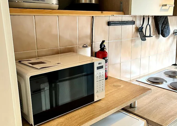 New Fully Equipped With Private Parking Space * וופרטל