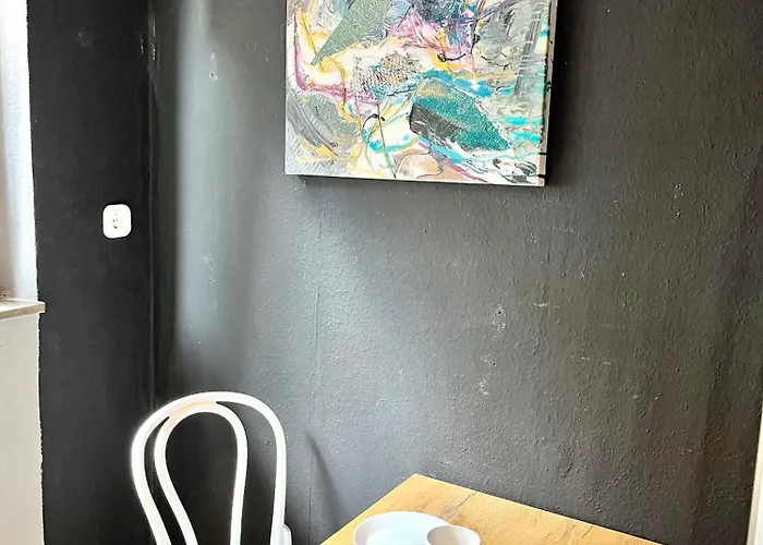 New Fully Equipped With Private Parking Space * וופרטל